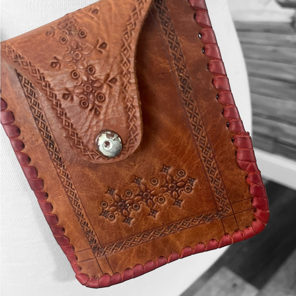 Artisan Tan Leather Crossbody Bag - Picture 3 of 3